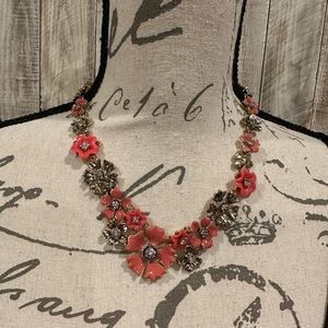 🌺 Lovely Statement Necklace